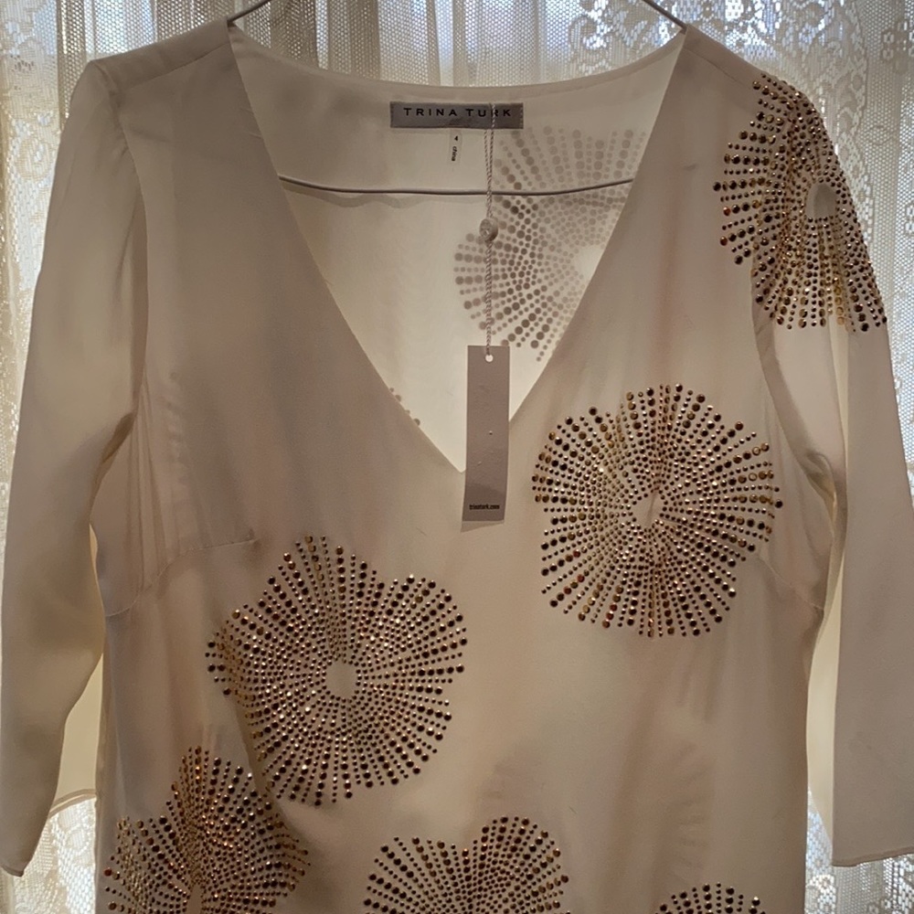 TRINA TURK(NWT)-BEAUTIFUL OFF WHITE SILK W/GOLD STARBURST STUDS
